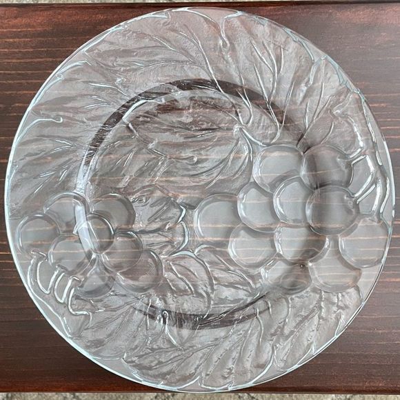 4 Vintage Clear Heavy Glass Embossed Plates Grape Leaf Design KIG Indonesia 7" - Picture 5 of 6